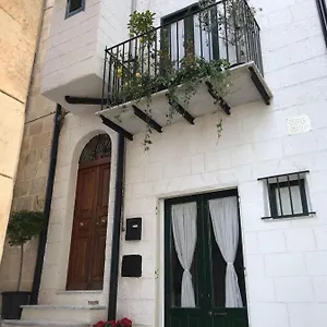 https://ideal-stay-for-small-family-or-business-travelers.sicilyhotelsitaly.net