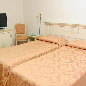 Ambassador Tre Rose Hotel Venise